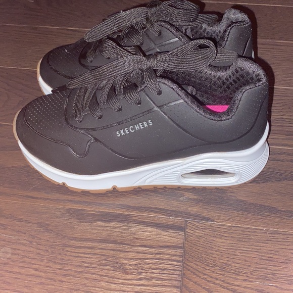 Gently used sneaker 11T in Black and white - Picture 3 of 6